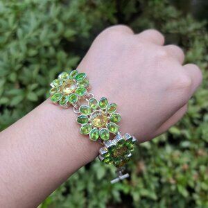 Green Yellow Daisy Link Bracelet w/ Crystal Flowers, Toggle Clasp, silver tone
